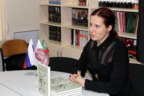 Наталья Макеева представила Векторный лотос в Горловке